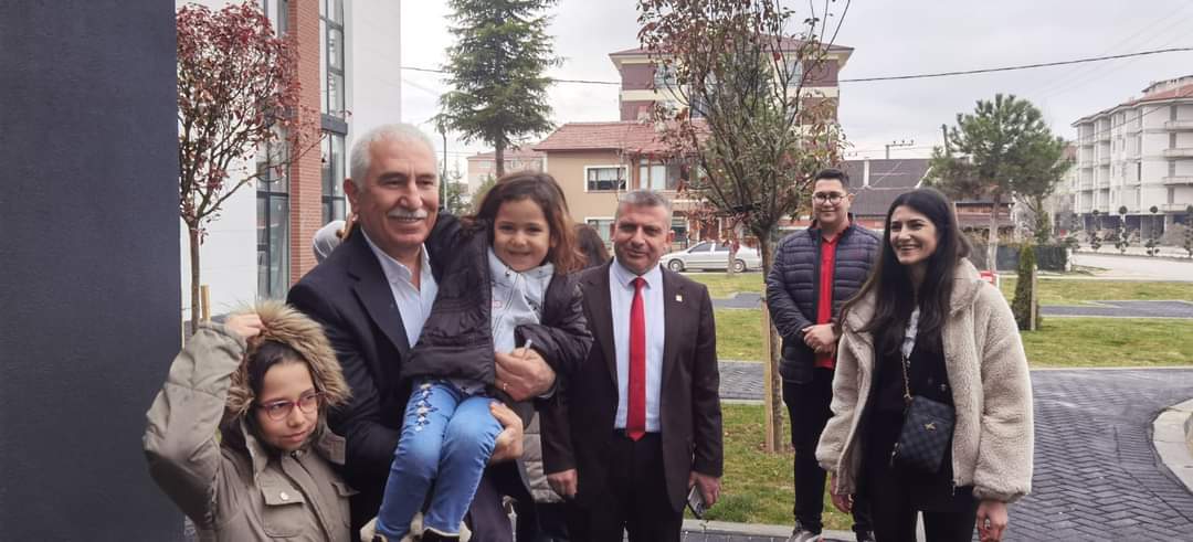 CHP Tokat Milletvekili Kadim Durmaz Erzincan’dan Yalovaya Depremzedeleri Ziyaret Etti Dertlerini Sorunlarını Dinledi