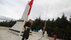 Çanakkale Deniz Zaferinin ve 18 Mart Şehitler Gününün 108. Yıldönümü Nedeniyle Erenler Şehitliğinde Tören Düzenlendi
