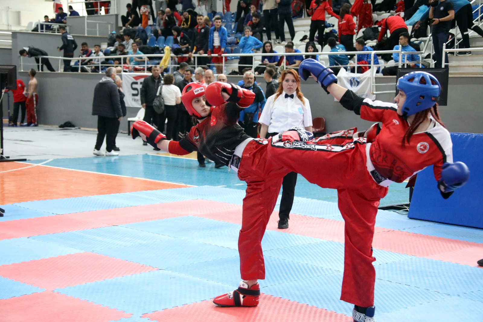 Türkiye Kick Boks Şampiyonasının Açılışı Gerçekleştirildi