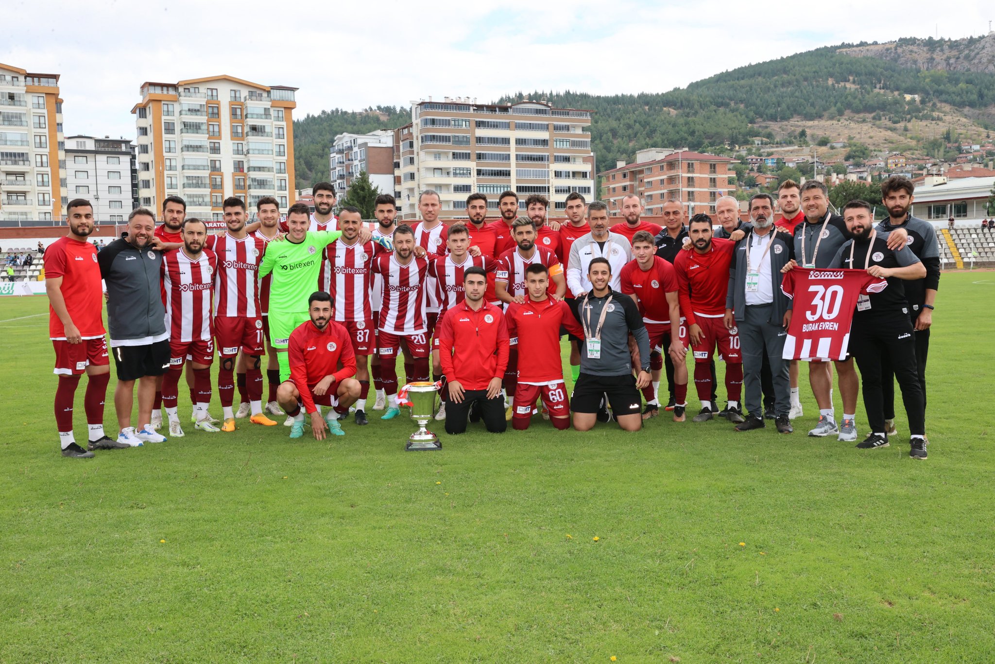 Tokat Belediye Plevnespor ve Merkür Jet Erbaaspor, Güzel Futbol Sergileyerek Zafer Kazandılar