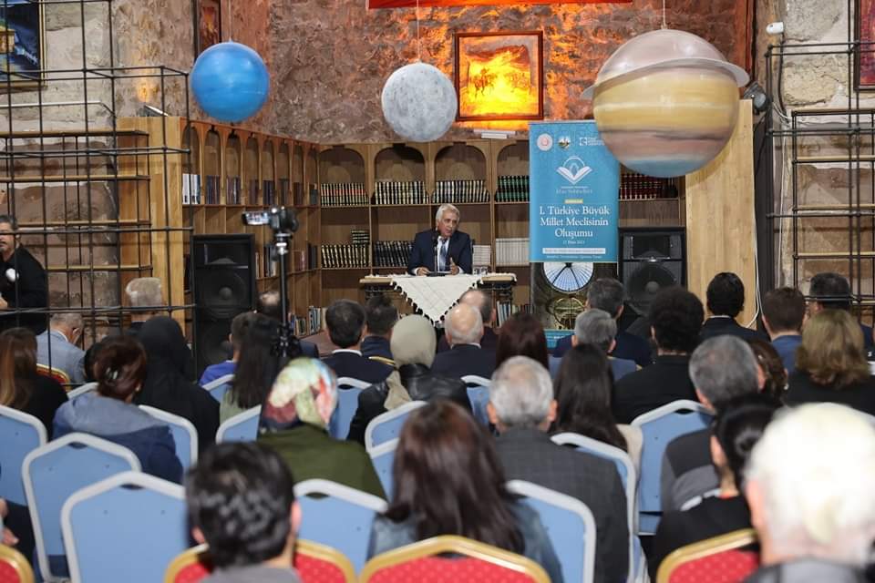 Tokat Yağıbasan Medresesinde Mehmet Sancaktar’ın 1. Türkiye Büyük Millet Meclisinin Oluşumu Konferans Yapıldı