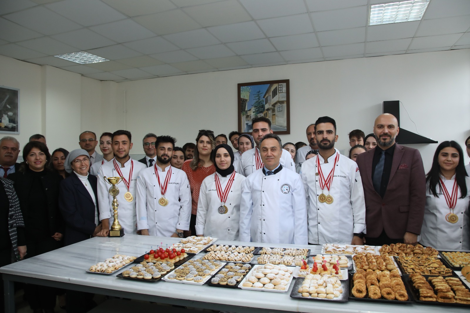 Rektör Yılmaz Gastro Antalya 2023’te Ödül Alan Öğrencilerimizle Bir Araya Geldi