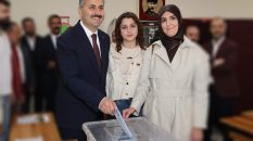 Tokat Belediye Başkanı ve Adayı Eyüp Eroğlu 31 Mart Yerel Seçimlerinde Halil Rıfat Paşa İl Öğretimde Oy Kulandı